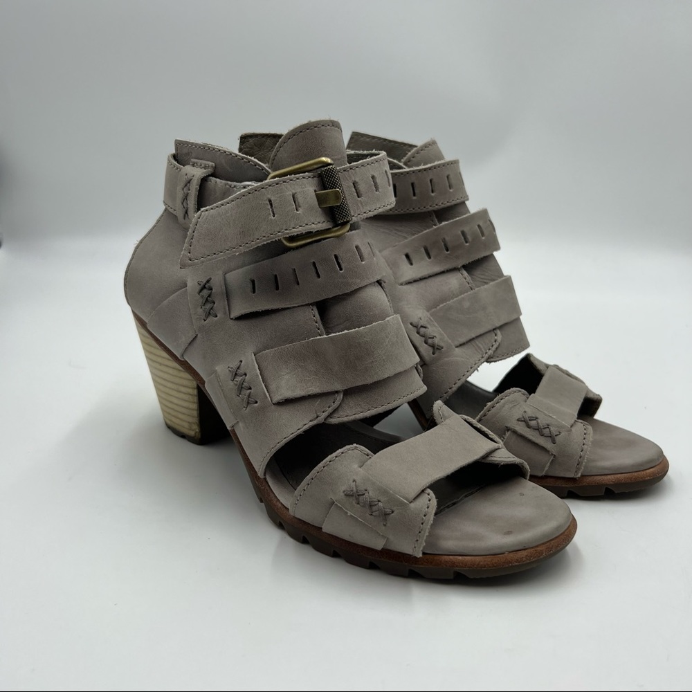 Sorel Nadia Buckle Leather Kettle Gray Sandal